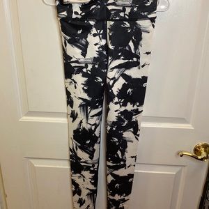 Joy lab workout leggings in size Small